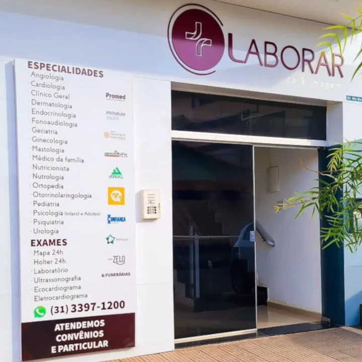 Entrada da Laborar Clínica Médica & Imagem Unidade Nacional em Contagem/MG